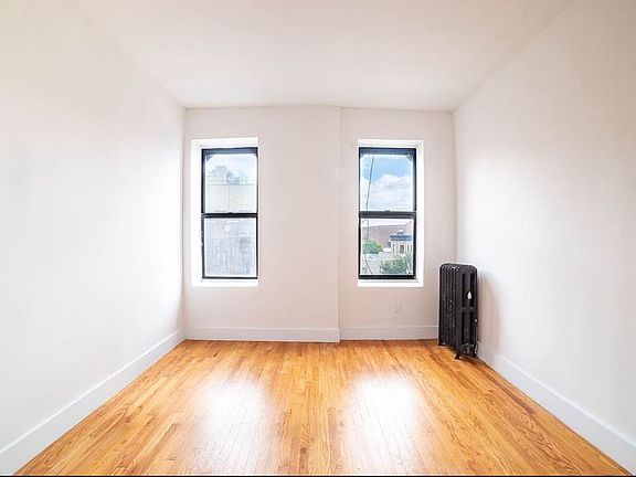 4th image of 2025 Regent Pl APT D7