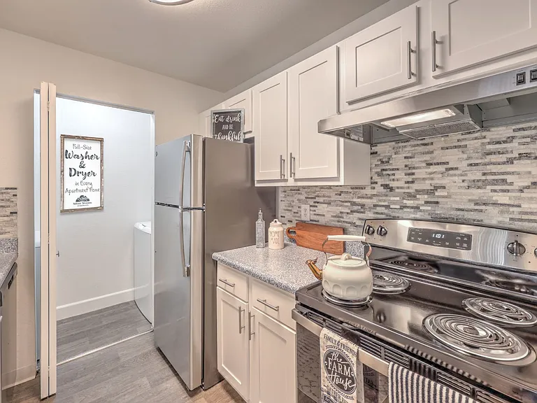 Silver Stream Apartments — Photo 9