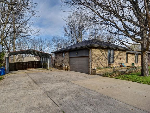 4th image of 829 S Barwick Pl