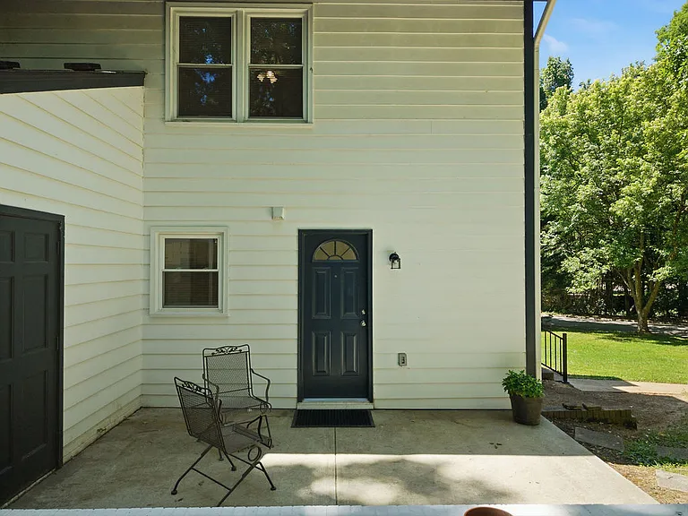 102 Chevis Dr — Photo 29