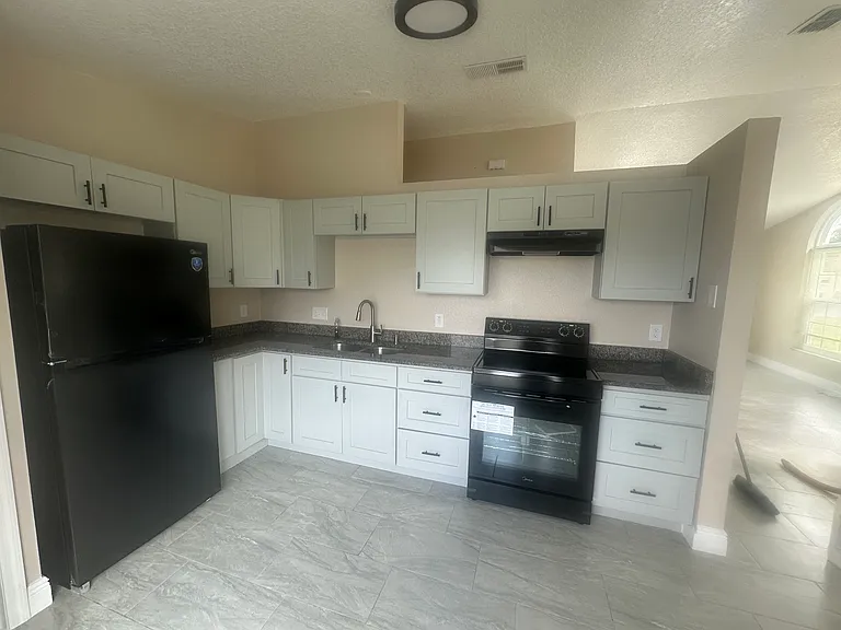 2327 Harbor Town Dr — Photo 4