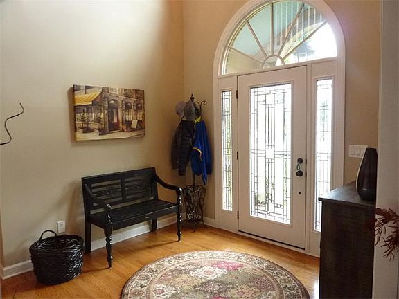 4th image of 676 Briarleigh Way