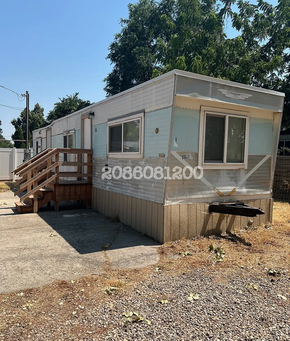 118 SE Locust St — Photo 1