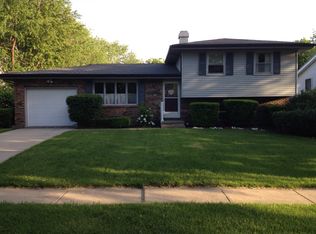 3103 Winchester Dr, Bloomington, IL 61704