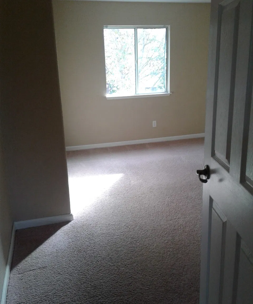 4 bed, 2100 sqft, $2,580 — Photo 4