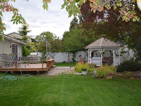 3rd image of 4214 Hilltop Dr
