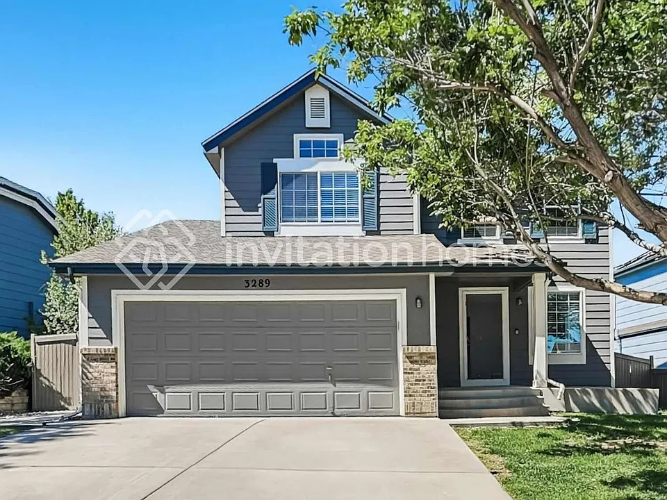 3289 Blue Grass Cir