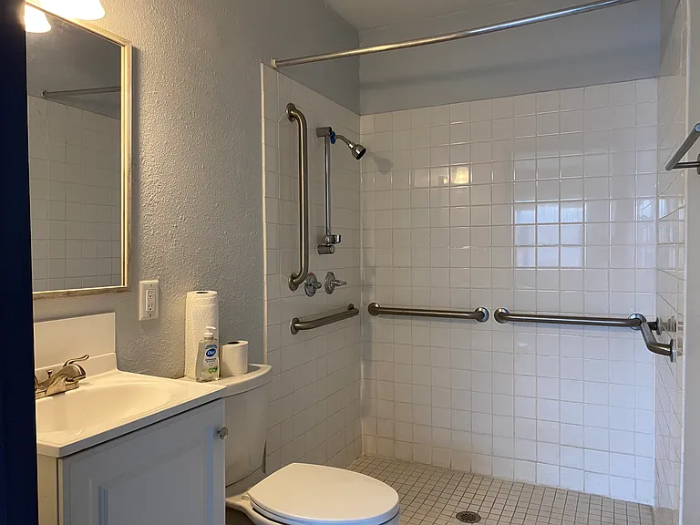 2302 S Saint Clair Ave — Photo 22