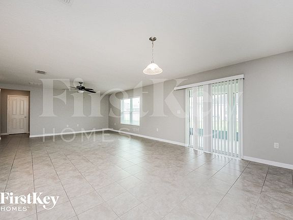 4th image of 1520 Angler Ave