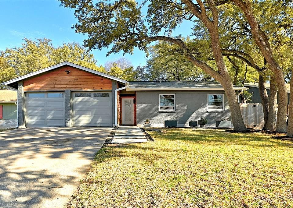 1st image of 918 Acorn Oaks Dr