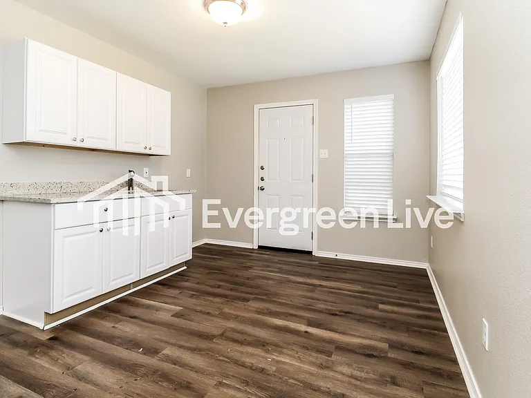 6440 Lavon Dr — Photo 11