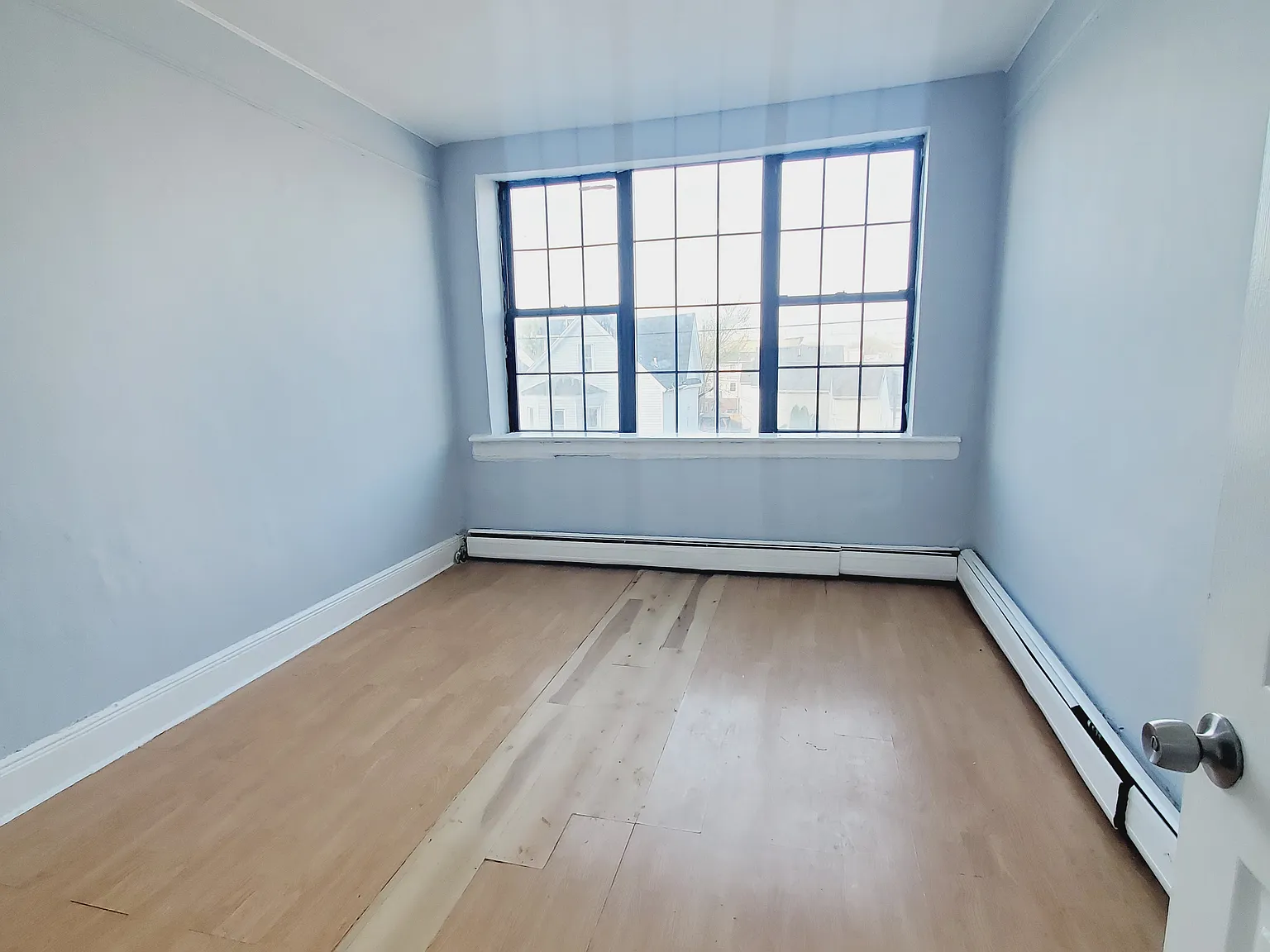 3 bed, 1000 sqft, $2,300 — Photo 2