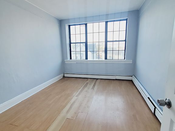 2nd image of 9 Grant Ave #3R