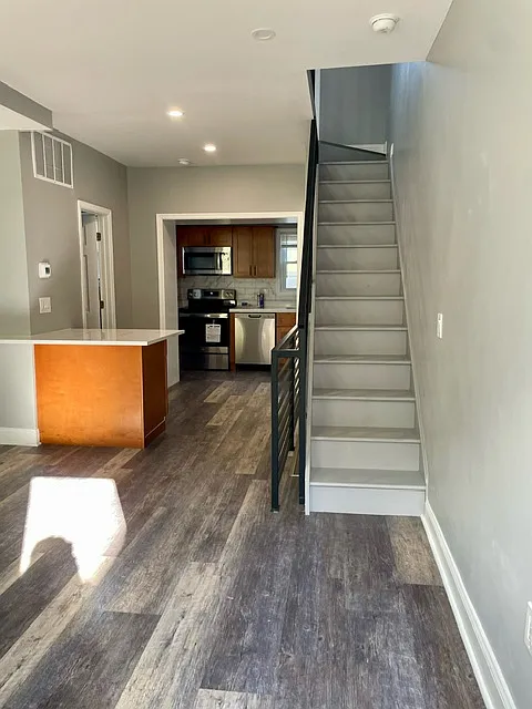 2 bed, 720 sqft, $1,950 — Photo 2