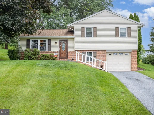 3 Julie Ter, Lititz, PA 17543