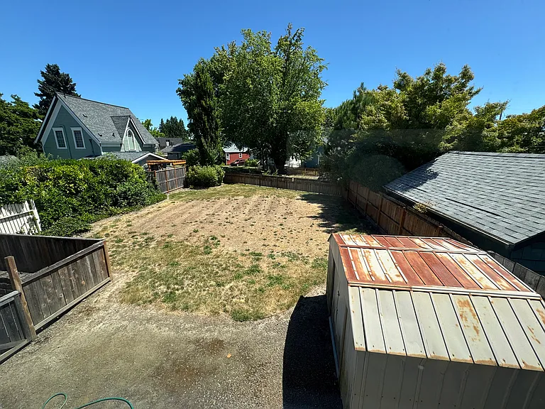 835 SW 10th St — Photo 31
