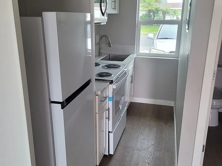 1328 Stevely Ave #A — Photo 6