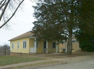 2085 Sunnyview Dr, Dubuque, IA 52001
