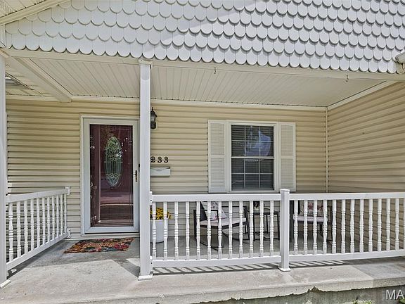 5th image of 233 N 1st St