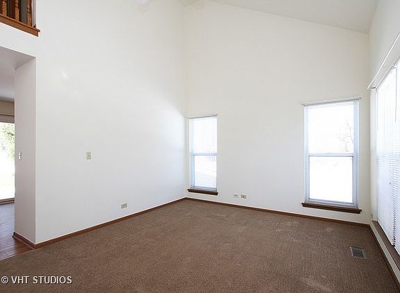 3rd image of 2507 Applewood Ln