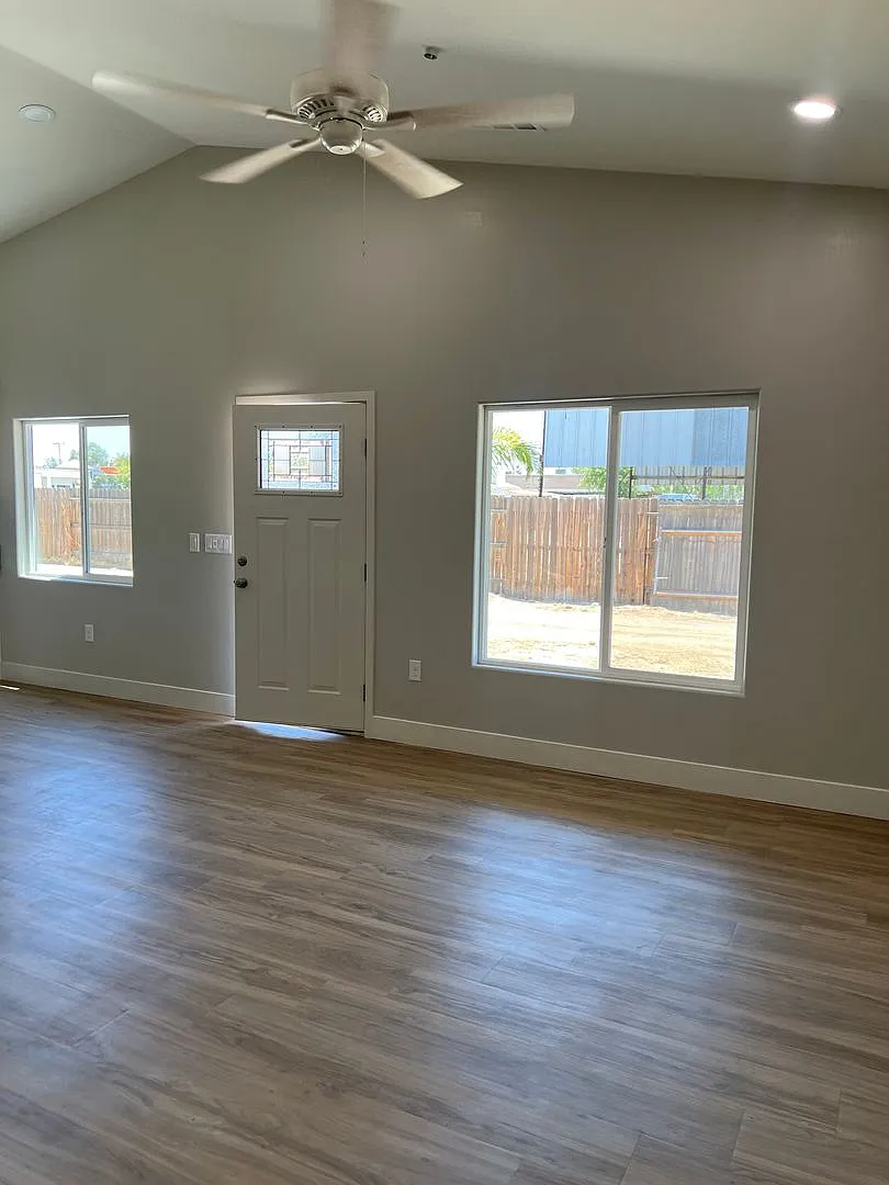2 bed, 1350 sqft, $2,200 — Photo 2