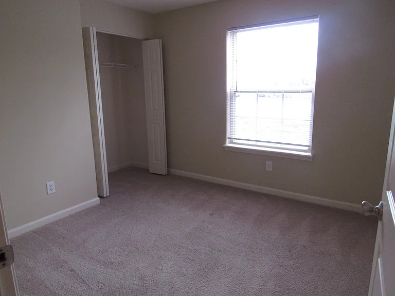 Crown Plaza Apartments — Photo 29