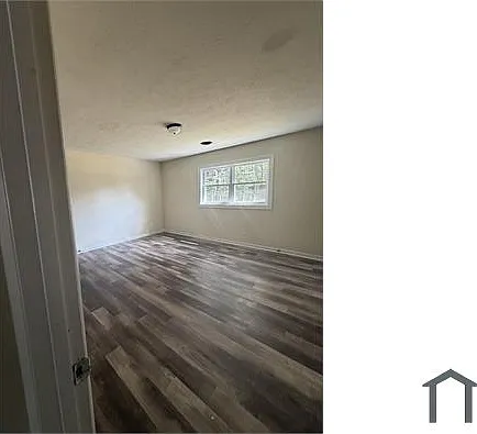 3 bed, 1400 sqft, $1,300 — Photo 4