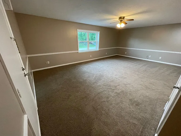 307-315 Blue Bird Dr #6 — Photo 10