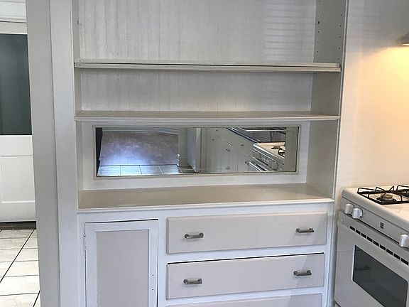5th image of 2727 W Belmont Ave #1