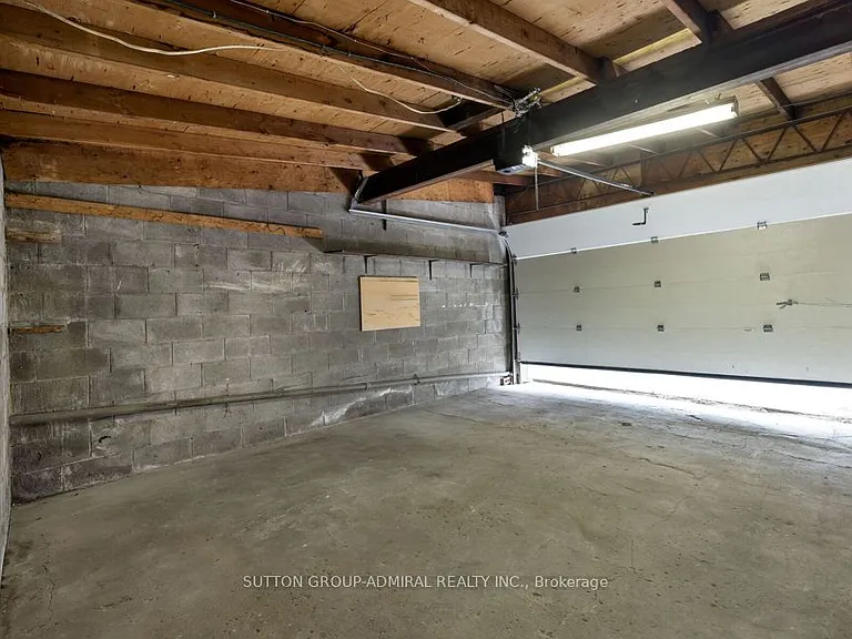 81 Palmerston Ave #MAIN — Photo 11