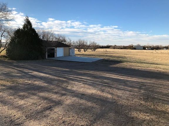 Detached 2 car garage