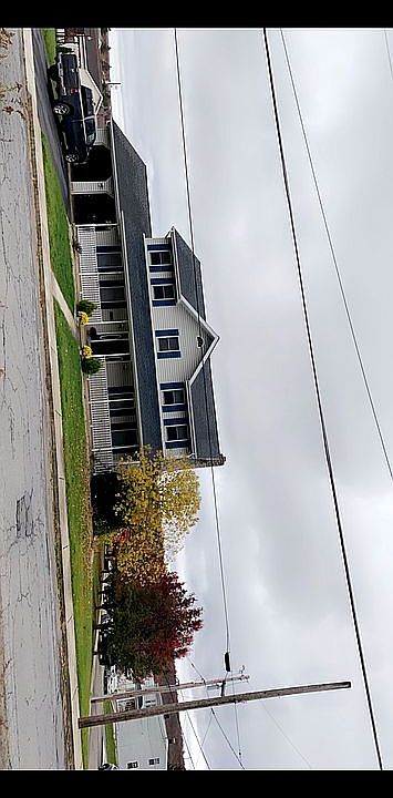 1st image of 598 W Pine St
