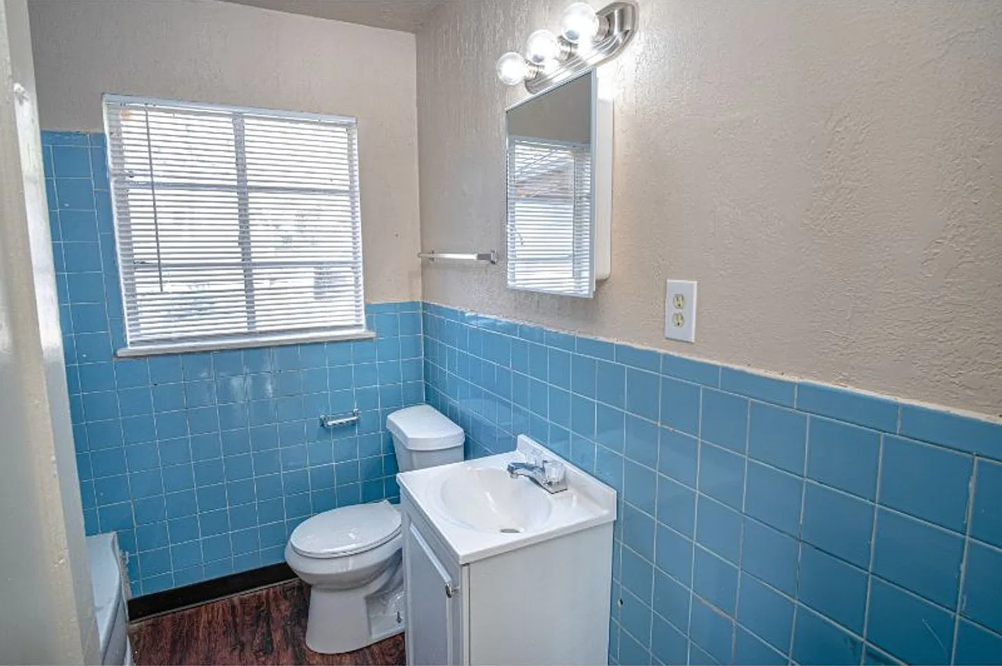 Cozy Remodeled Home Near Downtown — Photo 1