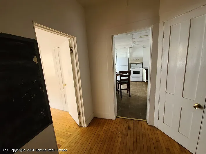 49 S Prospect St — Photo 4