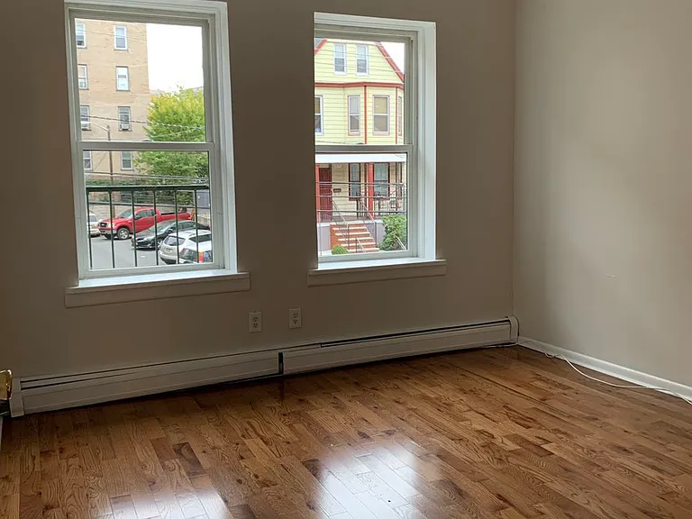 121 Garrison Ave #201 — Photo 18