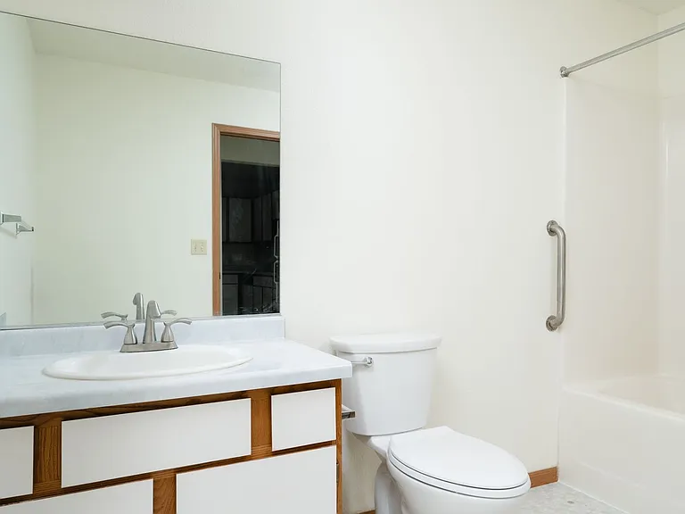 Hanley Place Senior Apartments — Photo 25