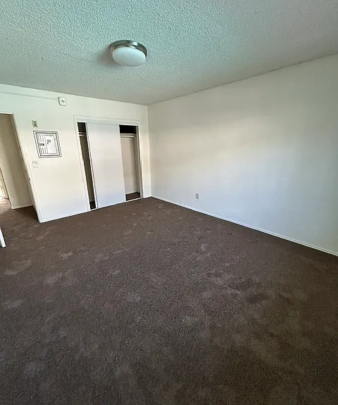 Aristocrat Apartments — Photo 7