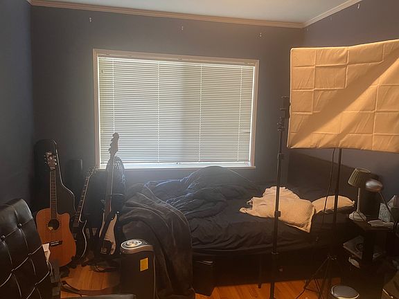 5th image of 10456 Moorpark St