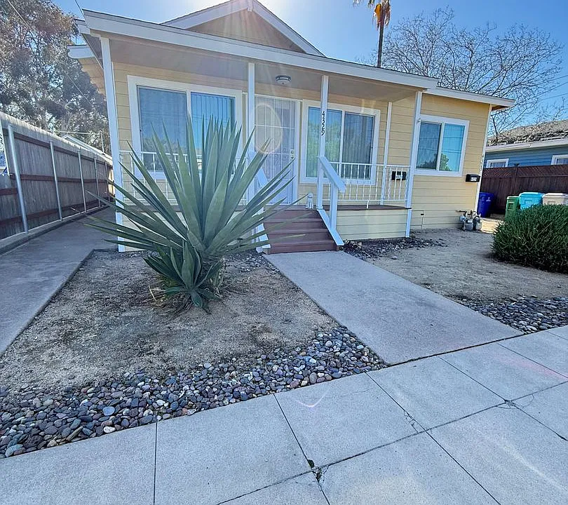 4325-29 Proctor Pl