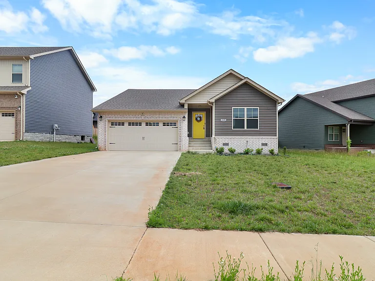 225 Ardell Dr — Photo 2
