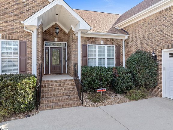 3rd image of 209 Ashworth Ln