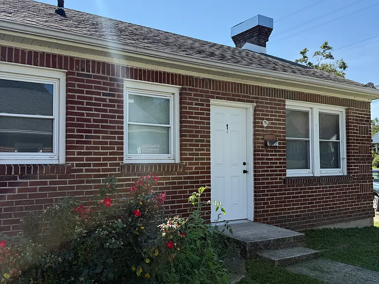 402 W Spring St — Photo 8