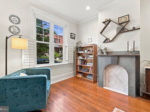 4th image of 2934 Poplar St