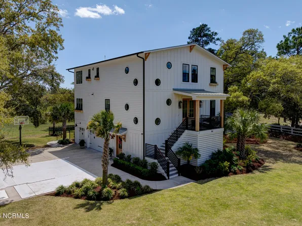 100 Seven Oaks Court, Hampstead, NC 28443