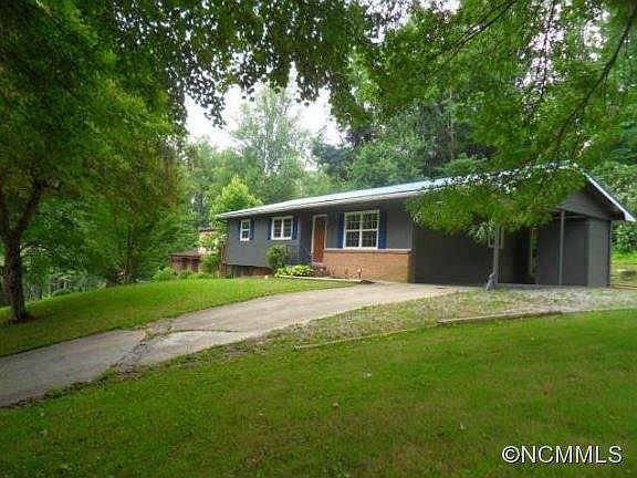 1st image of 407 Comet Dr