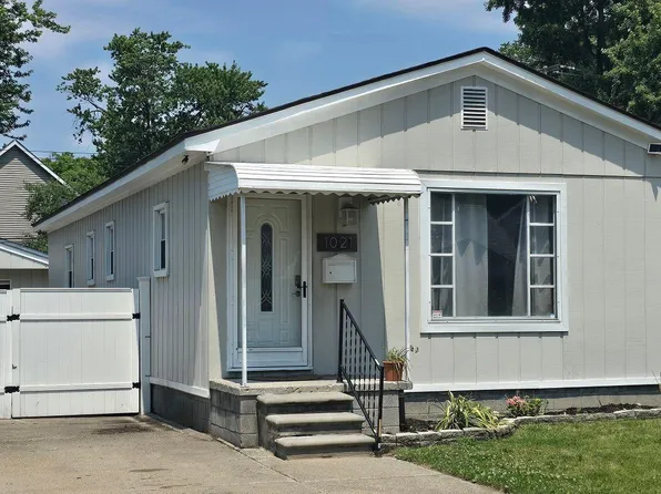 1021 E Meyers Ave, Hazel Park, MI 48030