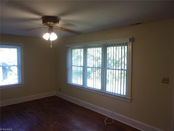 5th image of 212 Foster St