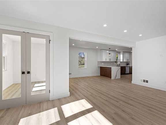 4th image of 303 Schwartz Ave