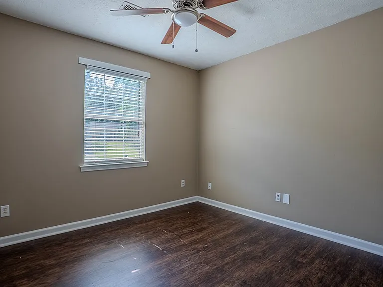 1433 Dustin Dr — Photo 11