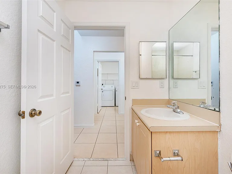 2851 Riverside Dr #207 — Photo 24